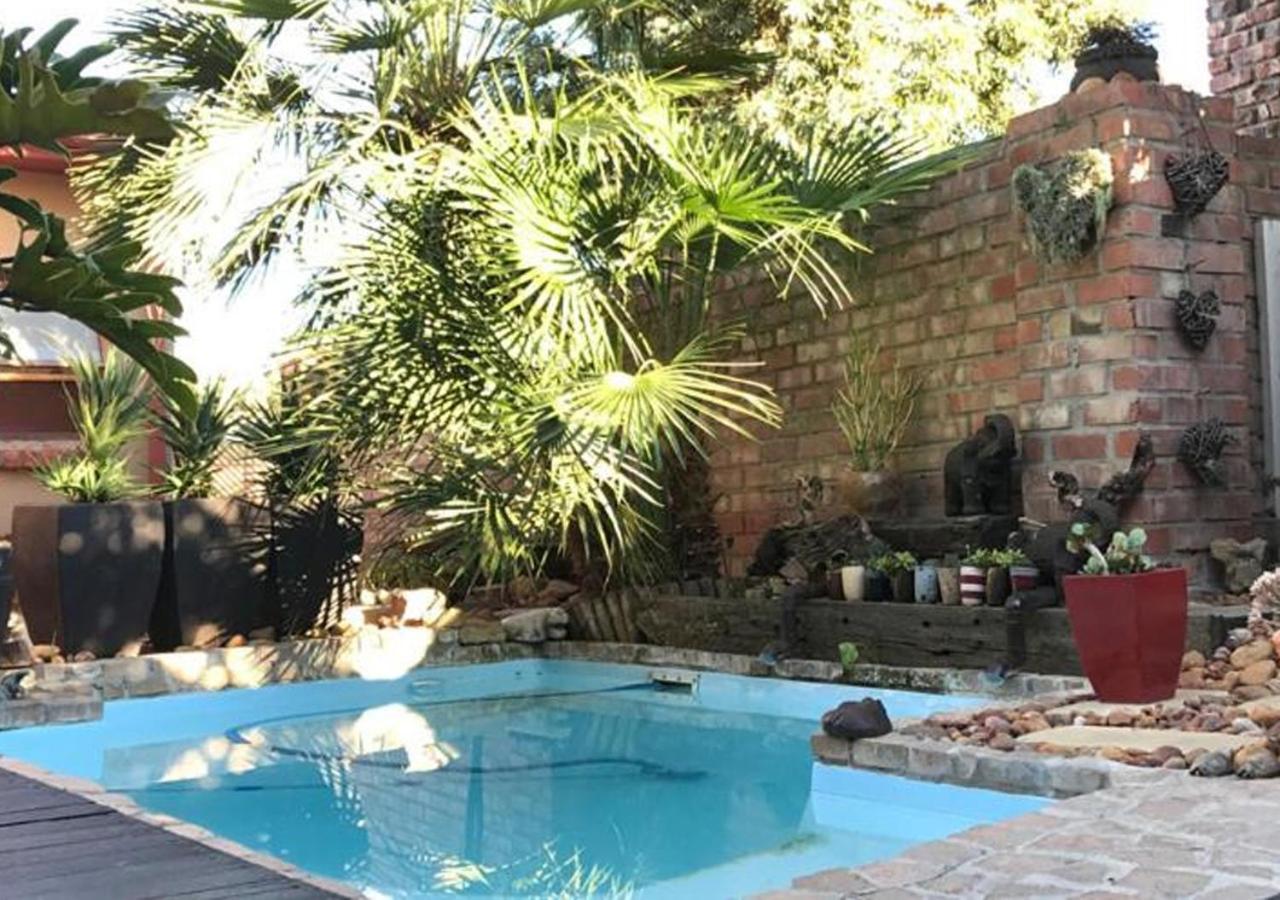 A La Martha'S Air-Port Guest House Порт-Элизабет Экстерьер фото