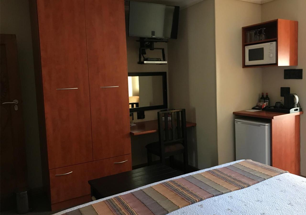 A La Martha'S Air-Port Guest House Порт-Элизабет Экстерьер фото