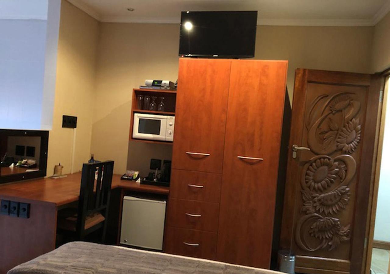 A La Martha'S Air-Port Guest House Порт-Элизабет Экстерьер фото